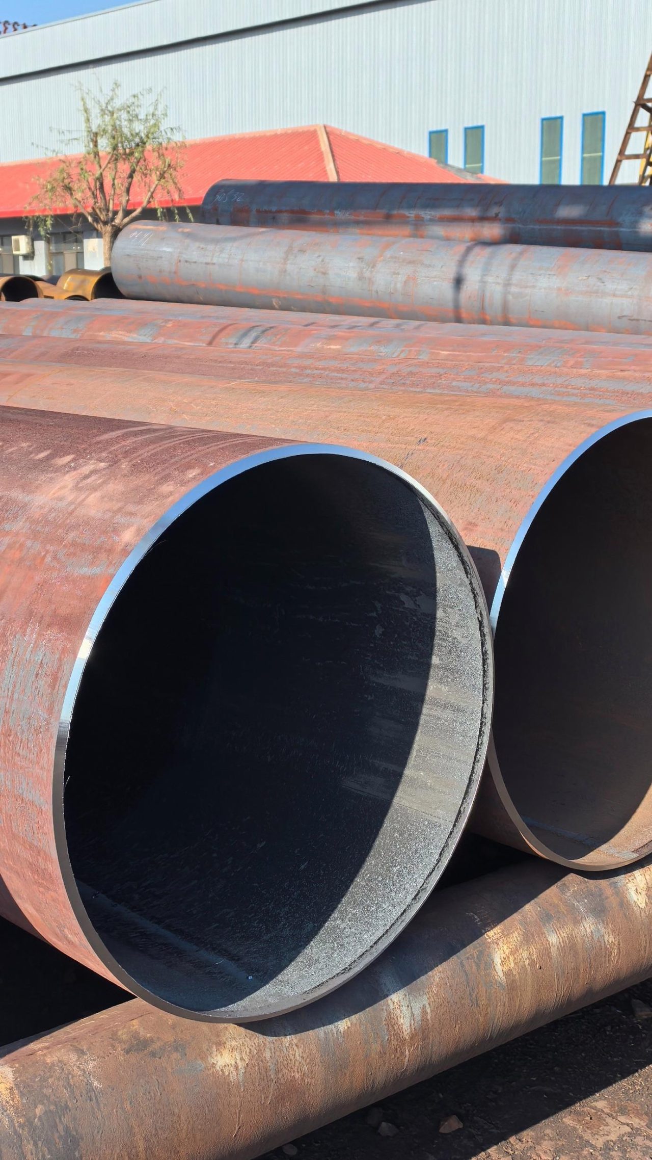 مواسير فولاذية غير ملحومة - ذات تردد متوسط ​​وعالي - متمددة بالحرارة - 1280x2276.jpg